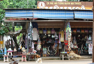 Cưỡi Voi ngắm Bản Đ&ocirc;n